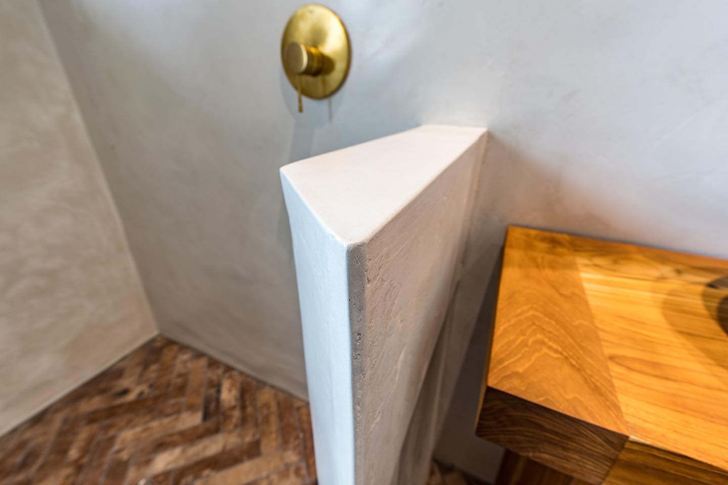 Tadelakt on bathroom walls and shower