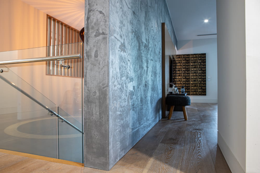 Tadelakt feature wall in dark grey