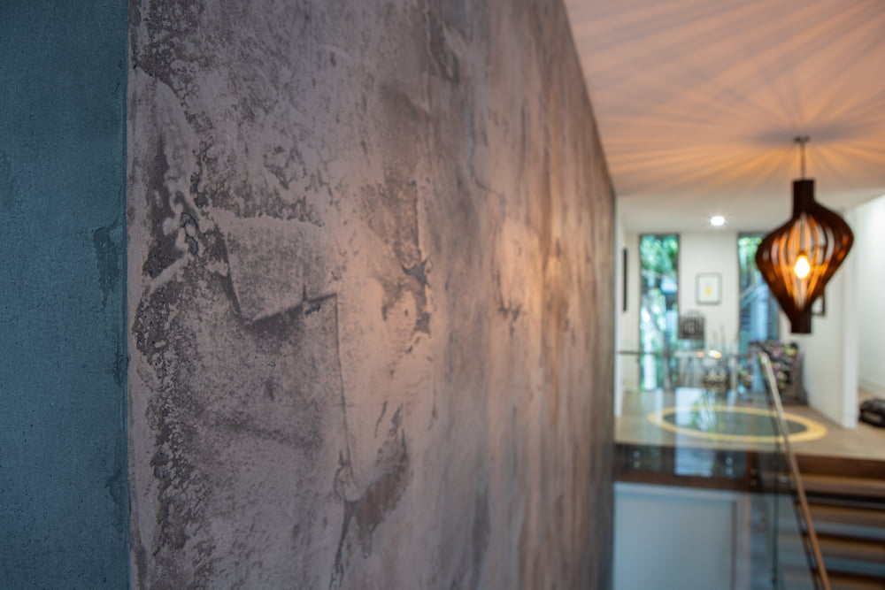 Tadelakt feature wall in dark grey